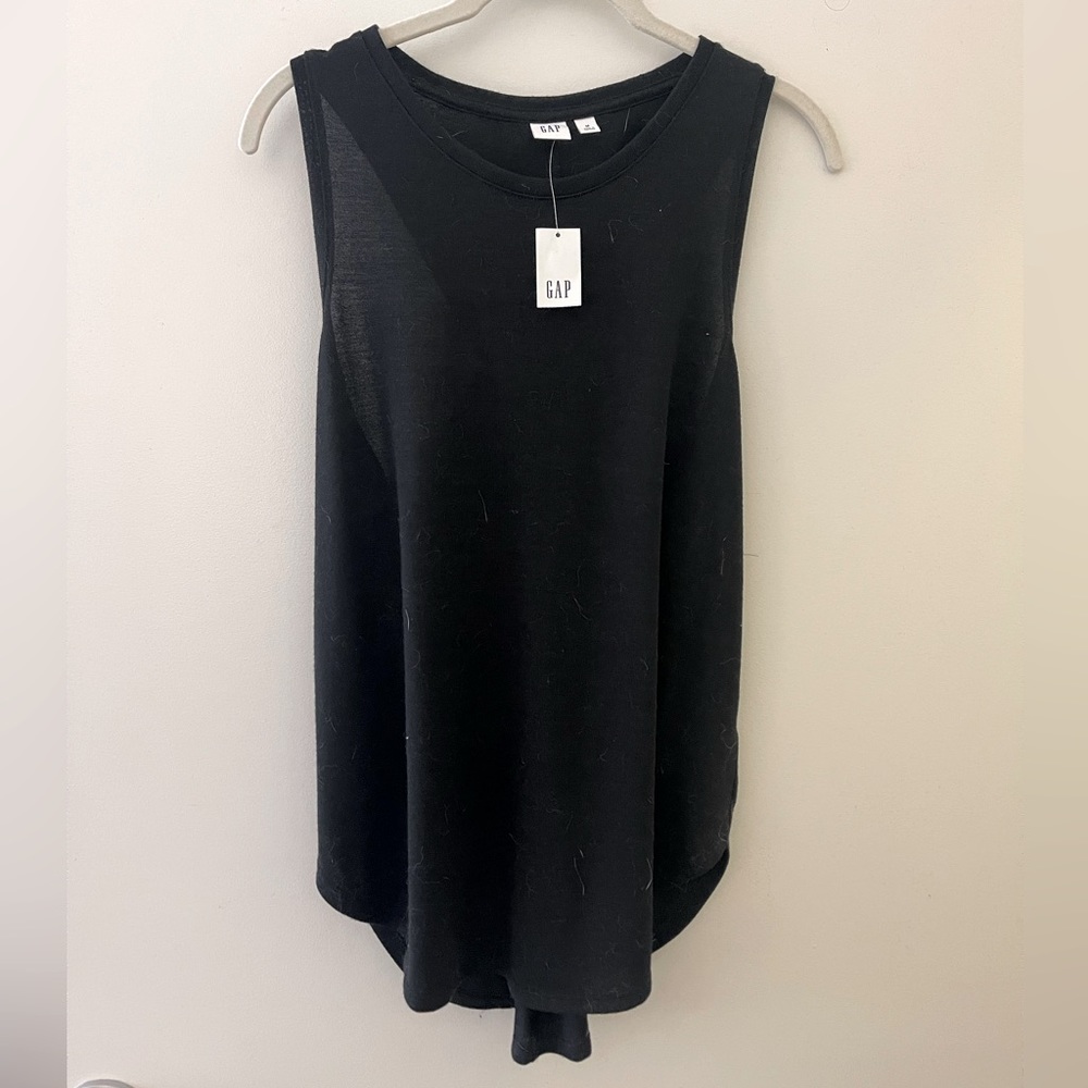 Gap NWT sleeveless twist-back top